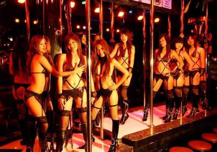 Girls dancing on the Angelwitch stage